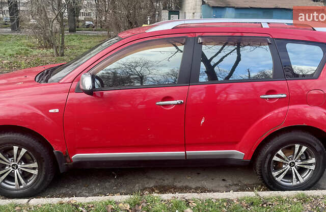 Красный Мицубиси Аутлендер, объемом двигателя 2.36 л и пробегом 306 тыс. км за 9300 $, фото 2 на Automoto.ua