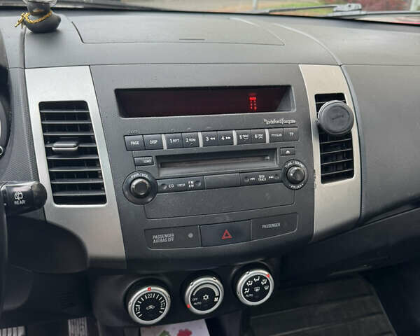 Красный Мицубиси Аутлендер, объемом двигателя 3 л и пробегом 204 тыс. км за 8200 $, фото 13 на Automoto.ua