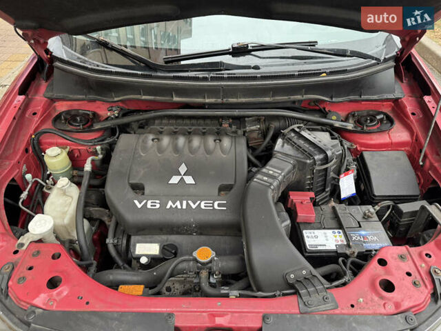 Красный Мицубиси Аутлендер, объемом двигателя 3 л и пробегом 204 тыс. км за 8200 $, фото 10 на Automoto.ua