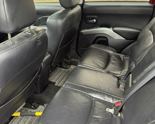 Красный Мицубиси Аутлендер, объемом двигателя 3 л и пробегом 204 тыс. км за 8200 $, фото 12 на Automoto.ua