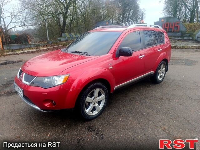 Красный Мицубиси Аутлендер, объемом двигателя 3 л и пробегом 205 тыс. км за 9000 $, фото 1 на Automoto.ua