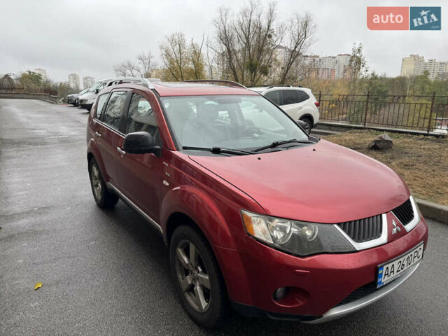 Красный Мицубиси Аутлендер, объемом двигателя 3 л и пробегом 204 тыс. км за 8200 $, фото 3 на Automoto.ua