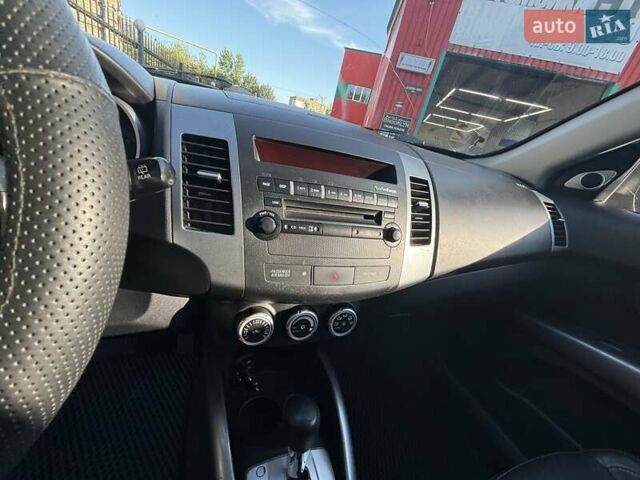 Красный Мицубиси Аутлендер, объемом двигателя 2.36 л и пробегом 143 тыс. км за 8500 $, фото 10 на Automoto.ua