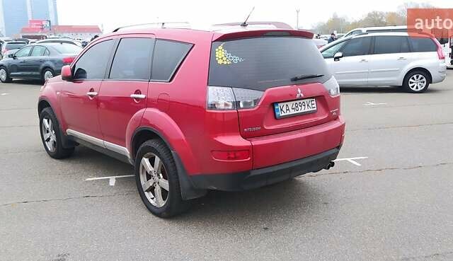 Красный Мицубиси Аутлендер, объемом двигателя 3 л и пробегом 260 тыс. км за 9000 $, фото 4 на Automoto.ua