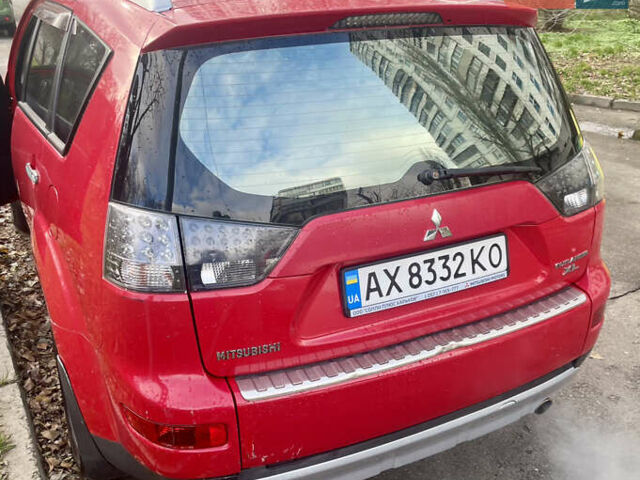 Красный Мицубиси Аутлендер, объемом двигателя 2.36 л и пробегом 306 тыс. км за 9300 $, фото 1 на Automoto.ua