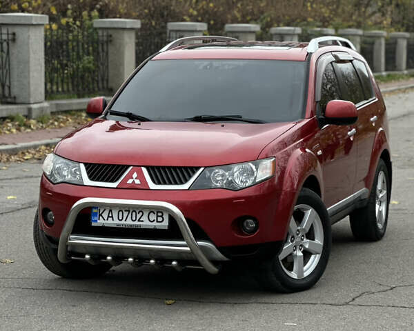 Красный Мицубиси Аутлендер, объемом двигателя 2.4 л и пробегом 180 тыс. км за 8900 $, фото 1 на Automoto.ua