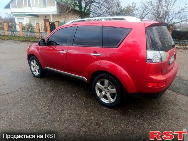 Красный Мицубиси Аутлендер, объемом двигателя 3 л и пробегом 205 тыс. км за 9000 $, фото 2 на Automoto.ua