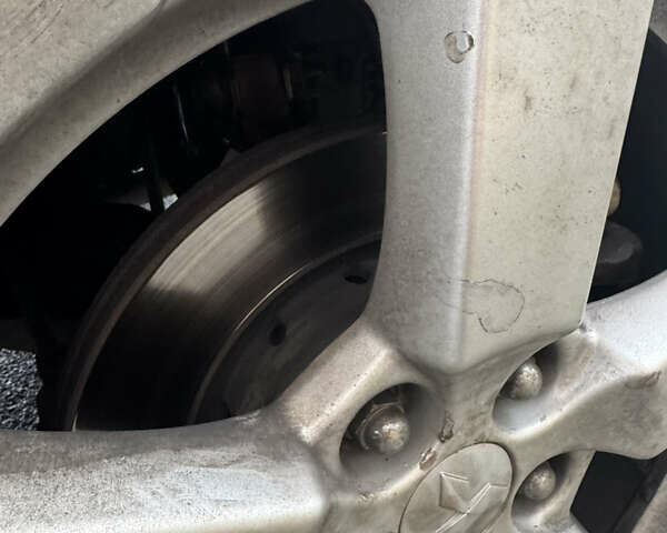 Красный Мицубиси Аутлендер, объемом двигателя 3 л и пробегом 204 тыс. км за 8200 $, фото 8 на Automoto.ua