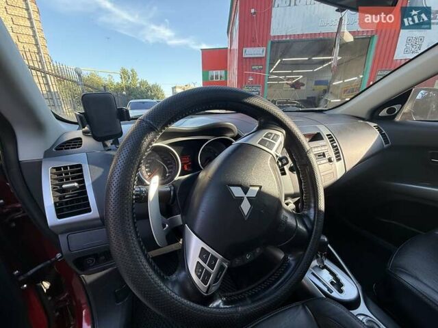 Красный Мицубиси Аутлендер, объемом двигателя 2.36 л и пробегом 143 тыс. км за 8500 $, фото 12 на Automoto.ua