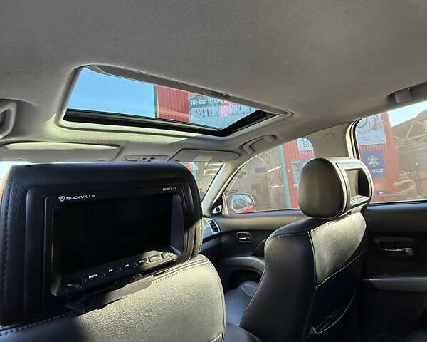 Красный Мицубиси Аутлендер, объемом двигателя 2.36 л и пробегом 143 тыс. км за 8500 $, фото 13 на Automoto.ua