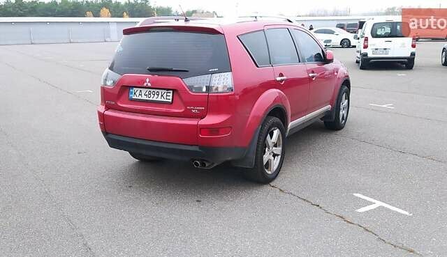 Красный Мицубиси Аутлендер, объемом двигателя 3 л и пробегом 260 тыс. км за 9000 $, фото 3 на Automoto.ua