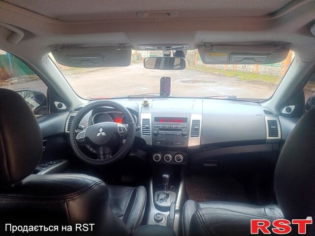 Красный Мицубиси Аутлендер, объемом двигателя 3 л и пробегом 205 тыс. км за 9000 $, фото 8 на Automoto.ua