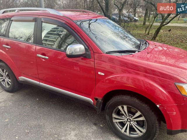 Красный Мицубиси Аутлендер, объемом двигателя 2.36 л и пробегом 306 тыс. км за 9300 $, фото 3 на Automoto.ua