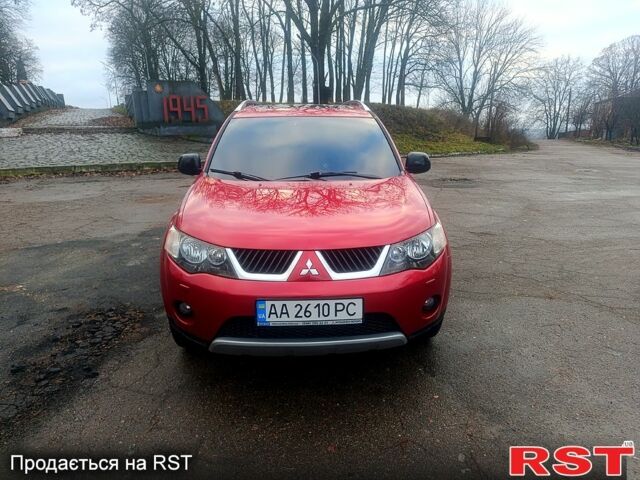 Красный Мицубиси Аутлендер, объемом двигателя 3 л и пробегом 205 тыс. км за 9000 $, фото 4 на Automoto.ua