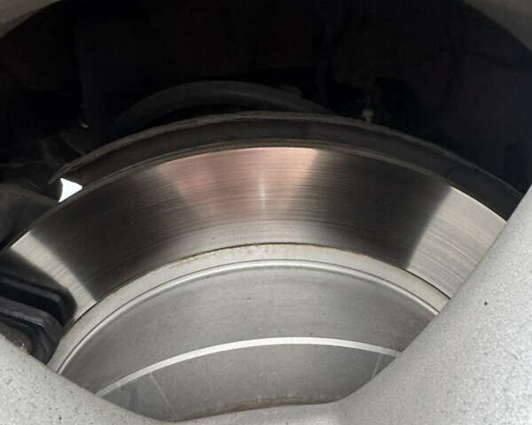 Красный Мицубиси Аутлендер, объемом двигателя 3 л и пробегом 204 тыс. км за 8200 $, фото 7 на Automoto.ua