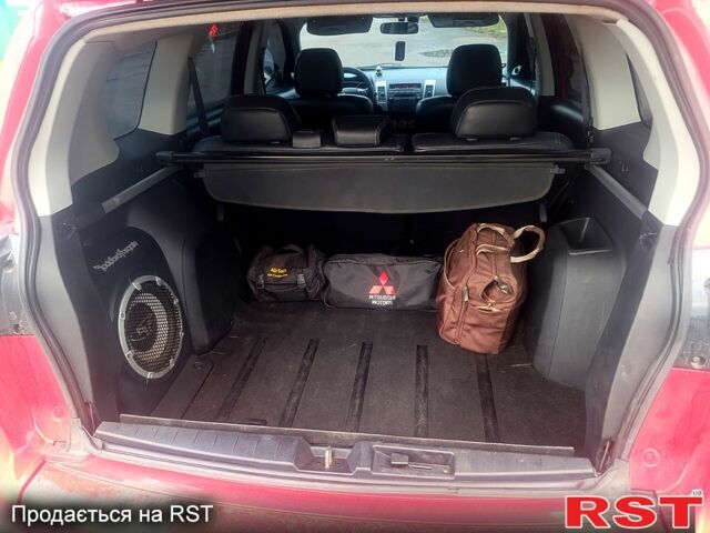 Красный Мицубиси Аутлендер, объемом двигателя 3 л и пробегом 205 тыс. км за 9000 $, фото 9 на Automoto.ua