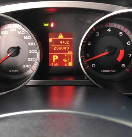 Червоний Міцубісі Аутлендер, об'ємом двигуна 2.4 л та пробігом 230 тис. км за 9200 $, фото 5 на Automoto.ua
