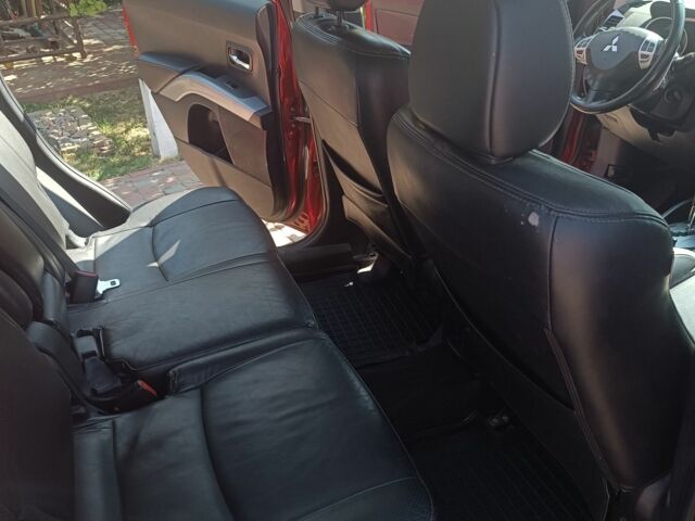 Червоний Міцубісі Аутлендер, об'ємом двигуна 3 л та пробігом 178 тис. км за 9500 $, фото 4 на Automoto.ua