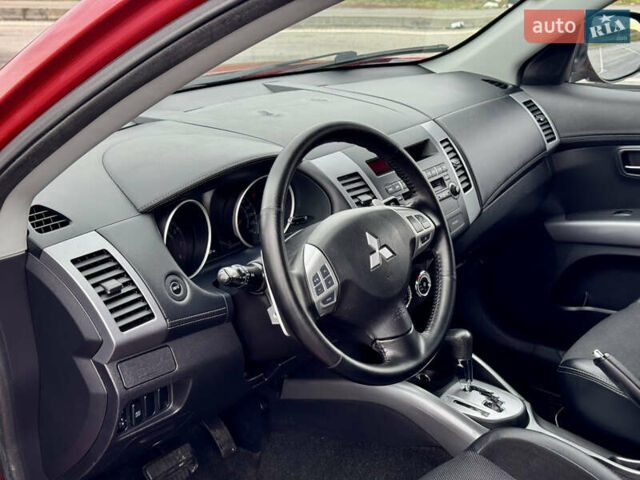 Красный Мицубиси Аутлендер, объемом двигателя 2 л и пробегом 204 тыс. км за 10350 $, фото 18 на Automoto.ua