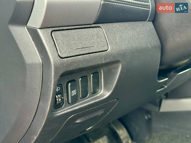 Красный Мицубиси Аутлендер, объемом двигателя 2 л и пробегом 204 тыс. км за 10350 $, фото 19 на Automoto.ua