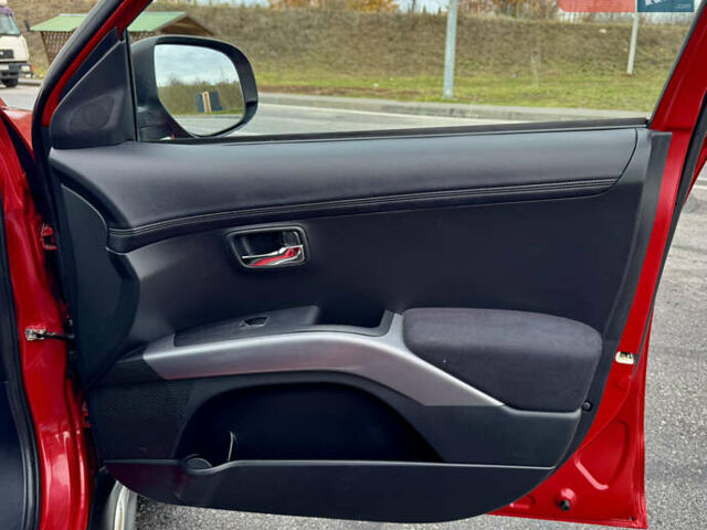 Красный Мицубиси Аутлендер, объемом двигателя 2 л и пробегом 204 тыс. км за 10350 $, фото 34 на Automoto.ua