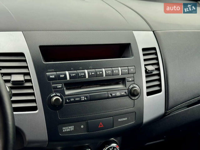 Красный Мицубиси Аутлендер, объемом двигателя 2 л и пробегом 204 тыс. км за 10350 $, фото 25 на Automoto.ua