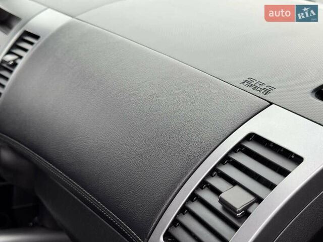 Красный Мицубиси Аутлендер, объемом двигателя 2 л и пробегом 204 тыс. км за 10350 $, фото 33 на Automoto.ua