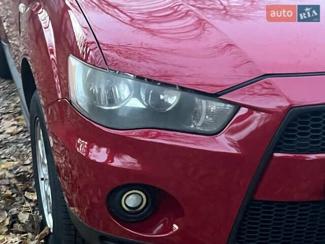 Красный Мицубиси Аутлендер, объемом двигателя 2.4 л и пробегом 251 тыс. км за 8990 $, фото 3 на Automoto.ua