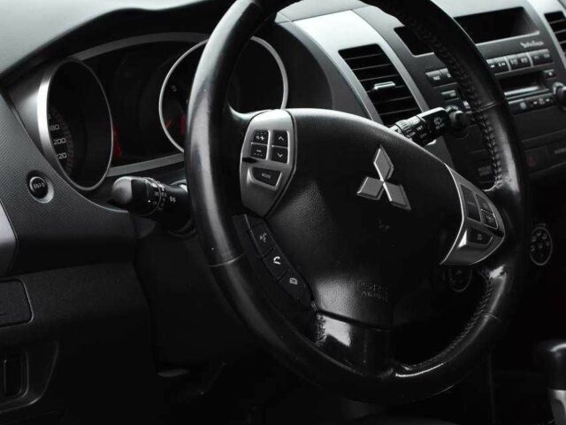 Красный Мицубиси Аутлендер, объемом двигателя 2.4 л и пробегом 204 тыс. км за 9499 $, фото 8 на Automoto.ua