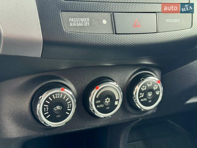 Красный Мицубиси Аутлендер, объемом двигателя 2 л и пробегом 204 тыс. км за 10350 $, фото 26 на Automoto.ua