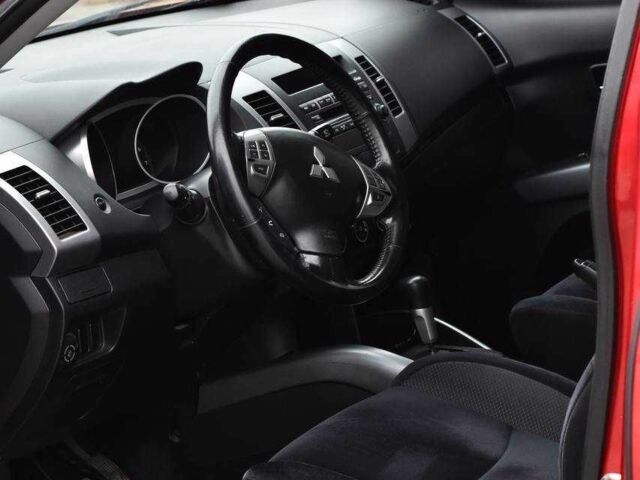 Красный Мицубиси Аутлендер, объемом двигателя 2.4 л и пробегом 204 тыс. км за 9499 $, фото 7 на Automoto.ua