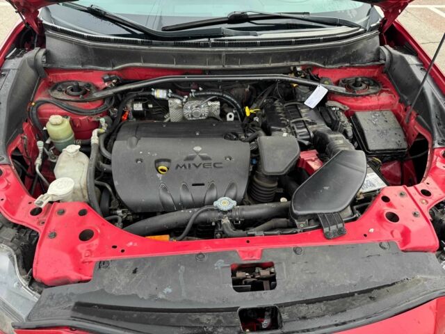 Красный Мицубиси Аутлендер, объемом двигателя 2.4 л и пробегом 201 тыс. км за 9750 $, фото 4 на Automoto.ua