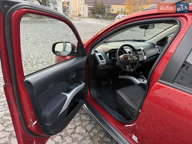 Красный Мицубиси Аутлендер, объемом двигателя 2.36 л и пробегом 134 тыс. км за 10600 $, фото 6 на Automoto.ua