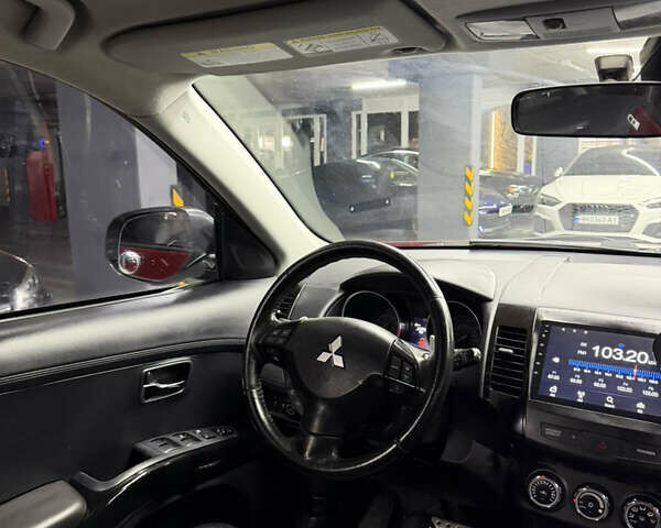 Красный Мицубиси Аутлендер, объемом двигателя 3 л и пробегом 270 тыс. км за 9500 $, фото 12 на Automoto.ua