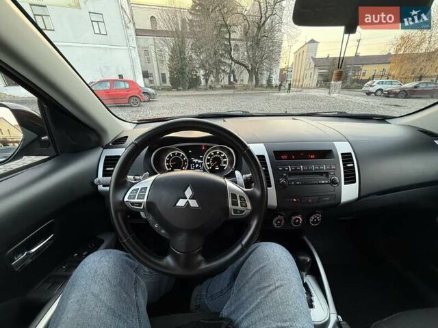 Красный Мицубиси Аутлендер, объемом двигателя 2.36 л и пробегом 134 тыс. км за 10600 $, фото 13 на Automoto.ua