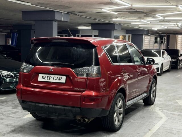 Красный Мицубиси Аутлендер, объемом двигателя 3 л и пробегом 210 тыс. км за 9500 $, фото 3 на Automoto.ua