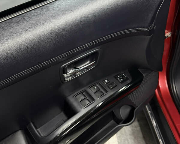 Красный Мицубиси Аутлендер, объемом двигателя 3 л и пробегом 270 тыс. км за 9500 $, фото 18 на Automoto.ua