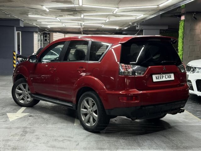 Красный Мицубиси Аутлендер, объемом двигателя 3 л и пробегом 210 тыс. км за 9500 $, фото 1 на Automoto.ua