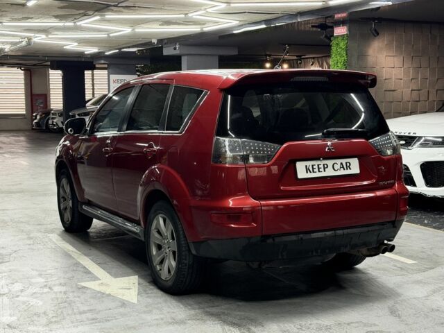 Красный Мицубиси Аутлендер, объемом двигателя 3 л и пробегом 210 тыс. км за 9500 $, фото 4 на Automoto.ua