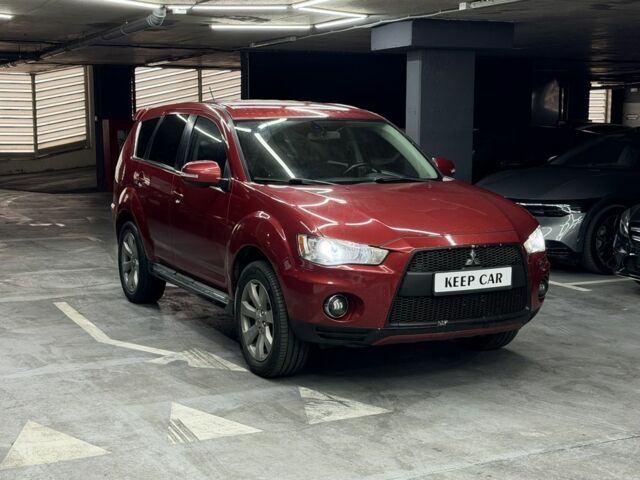 Красный Мицубиси Аутлендер, объемом двигателя 3 л и пробегом 210 тыс. км за 9500 $, фото 2 на Automoto.ua