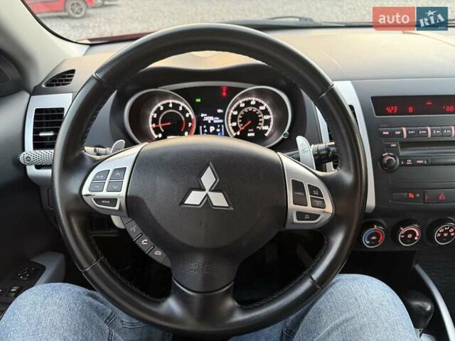 Красный Мицубиси Аутлендер, объемом двигателя 2.36 л и пробегом 134 тыс. км за 10600 $, фото 14 на Automoto.ua