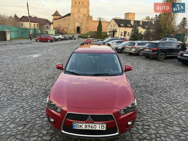 Красный Мицубиси Аутлендер, объемом двигателя 2.36 л и пробегом 134 тыс. км за 10600 $, фото 5 на Automoto.ua