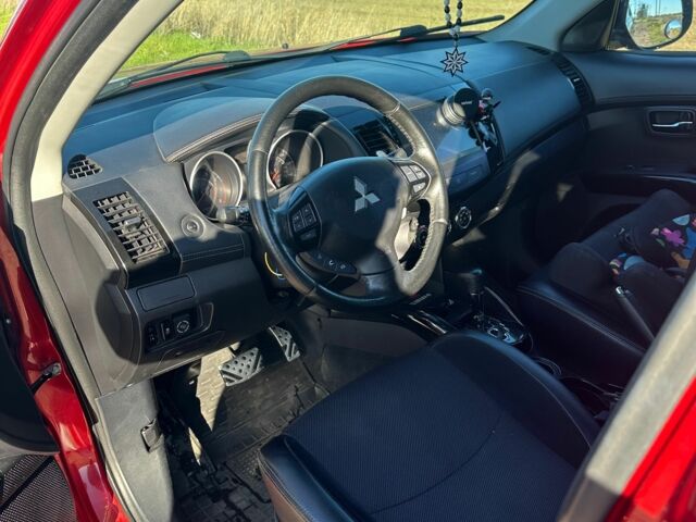 Міцубісі Аутлендер 2011 у Чорноморську (Іллічівську) на Automoto.ua Червоний Міцубісі Аутлендер, об'ємом двигуна 3 л та пробігом 200 тис. км за 11000 $, фото 6 на Automoto.ua