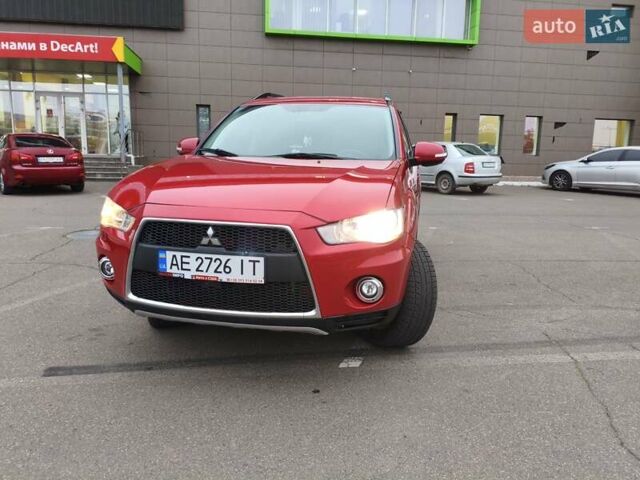 Красный Мицубиси Аутлендер, объемом двигателя 2.36 л и пробегом 93 тыс. км за 11499 $, фото 1 на Automoto.ua
