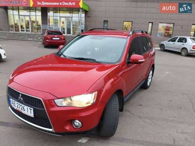Красный Мицубиси Аутлендер, объемом двигателя 2.36 л и пробегом 93 тыс. км за 11499 $, фото 2 на Automoto.ua