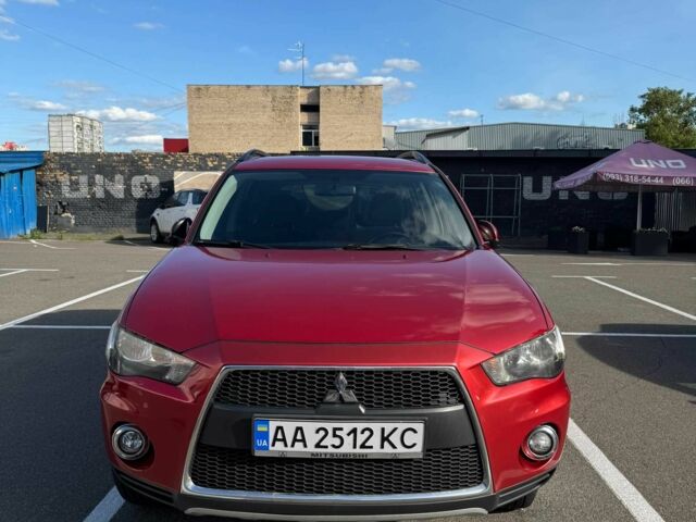 Красный Мицубиси Аутлендер, объемом двигателя 2 л и пробегом 269 тыс. км за 8700 $, фото 1 на Automoto.ua