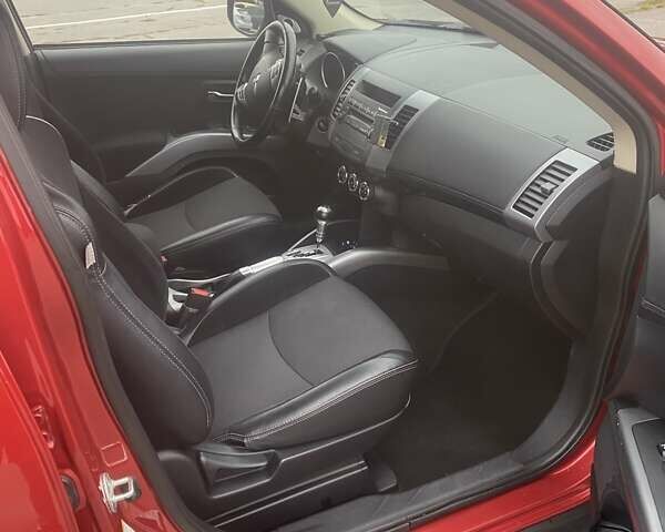 Красный Мицубиси Аутлендер, объемом двигателя 2.36 л и пробегом 210 тыс. км за 11800 $, фото 6 на Automoto.ua