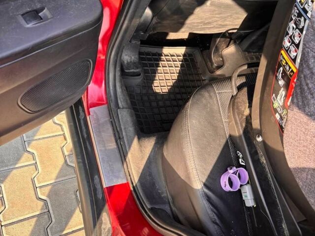 Красный Мицубиси Аутлендер, объемом двигателя 2 л и пробегом 200 тыс. км за 9100 $, фото 6 на Automoto.ua