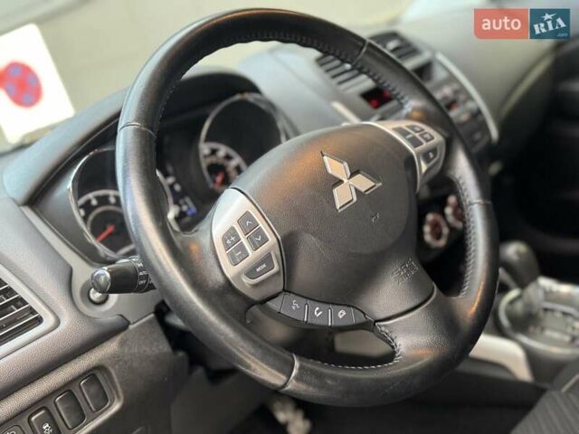 Червоний Міцубісі Аутлендер, об'ємом двигуна 2 л та пробігом 96 тис. км за 10950 $, фото 25 на Automoto.ua