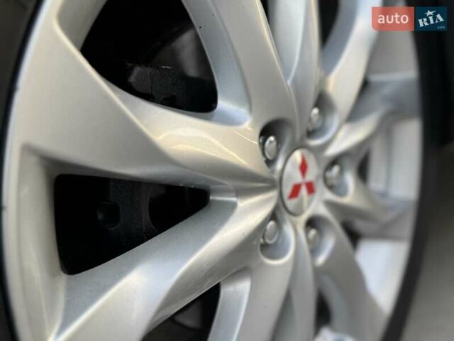 Червоний Міцубісі Аутлендер, об'ємом двигуна 2 л та пробігом 96 тис. км за 10950 $, фото 44 на Automoto.ua